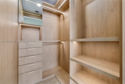 Comprar apartamento en MR. C Residences 1205