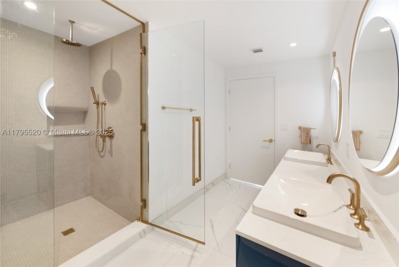 Comprar apartamento en MR. C Residences 1205