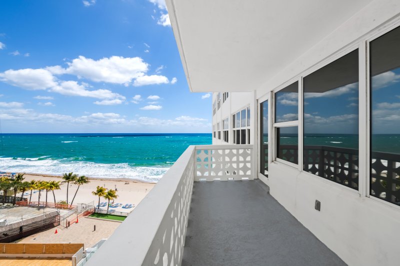 Condo for sale at Ocean Summit 702