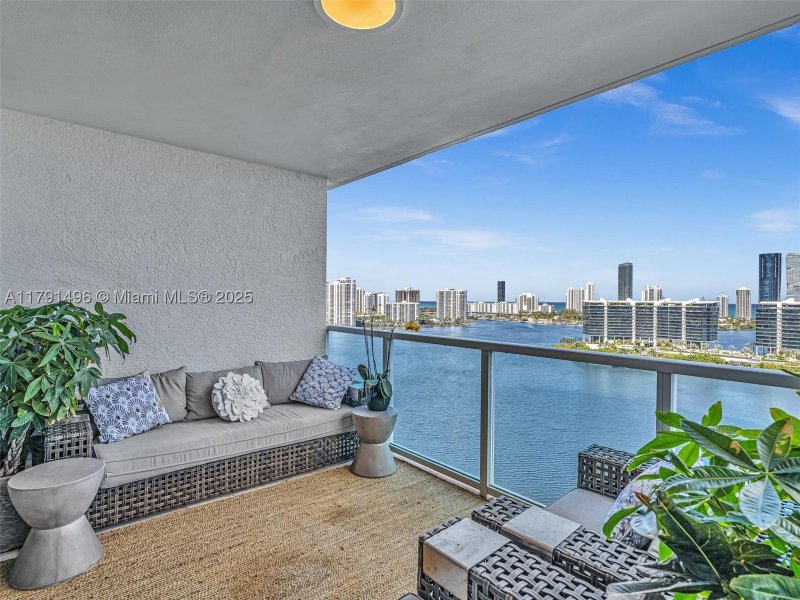Condo for sale at Peninsula I 2102