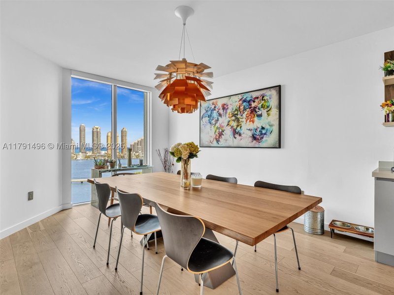 Condo for sale at Peninsula I 2102
