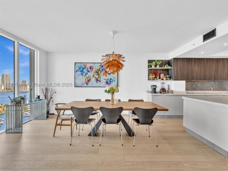 Condo for sale at Peninsula I 2102