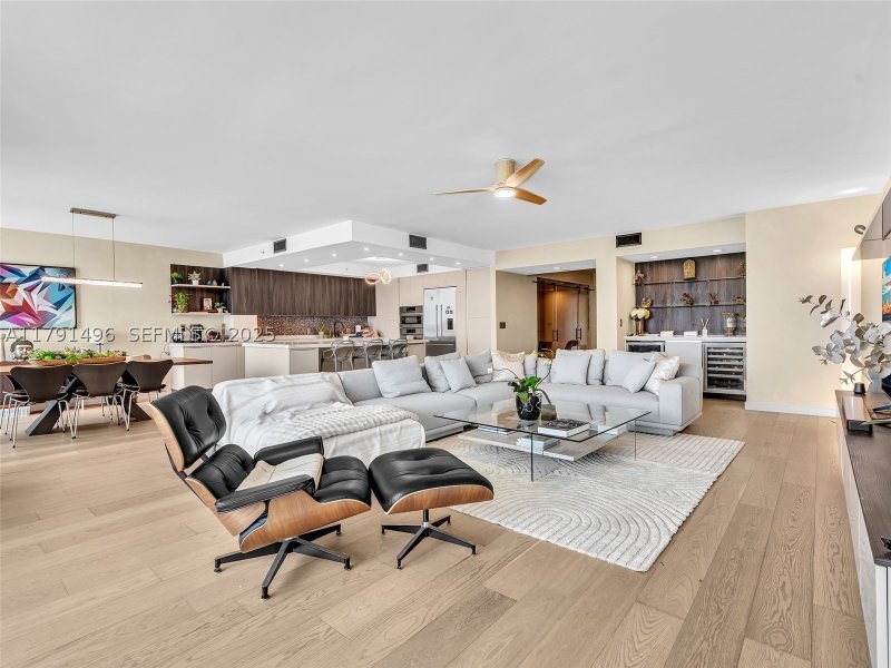 Condo for sale at Peninsula I 2102