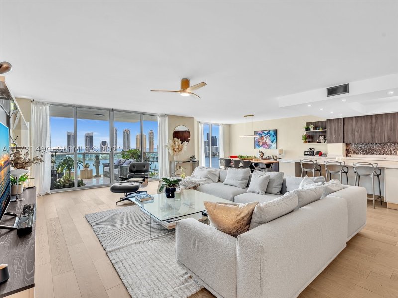 Condo for sale at Peninsula I 2102