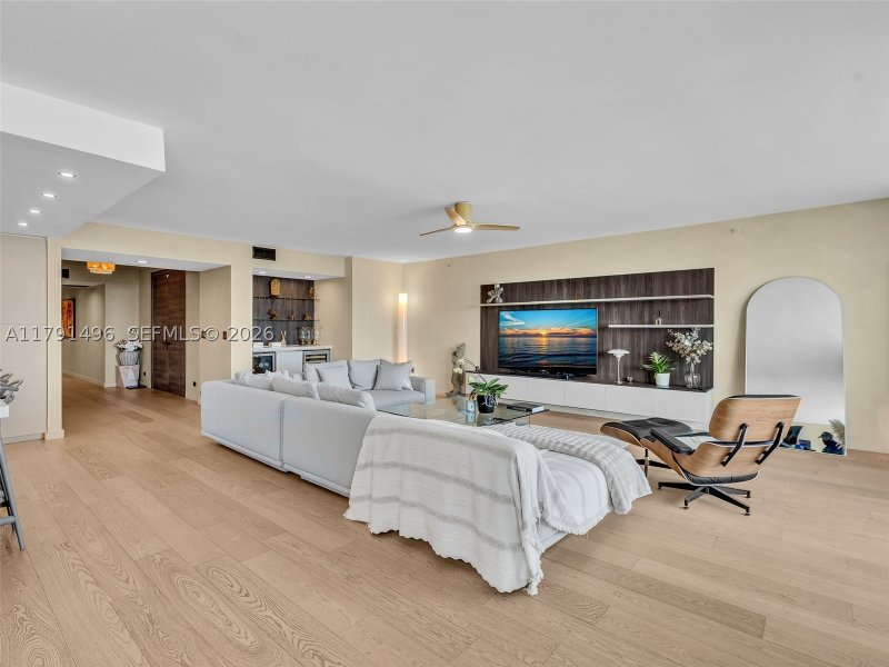 Condo for sale at Peninsula I 2102