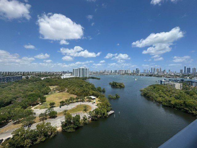 Comprar apartamento en The Harbour 1806 +1 park