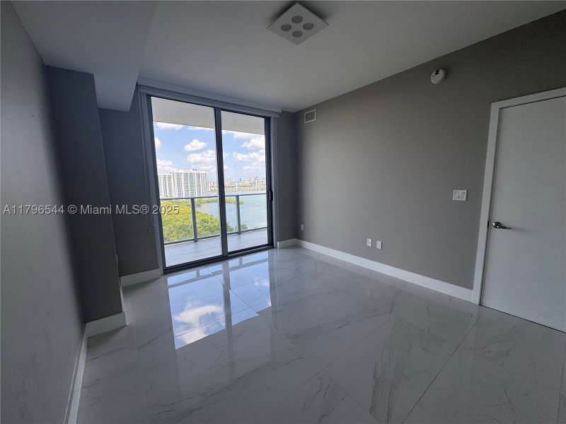 Comprar apartamento en The Harbour 1806 +1 park