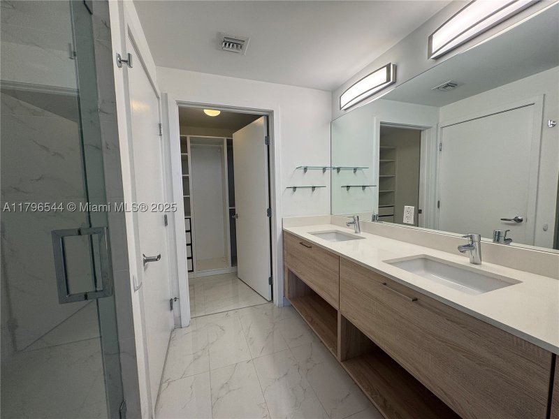 Comprar apartamento en The Harbour 1806 +1 park