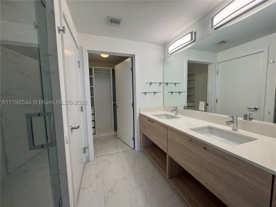 Comprar apartamento en The Harbour 1806 +1 park