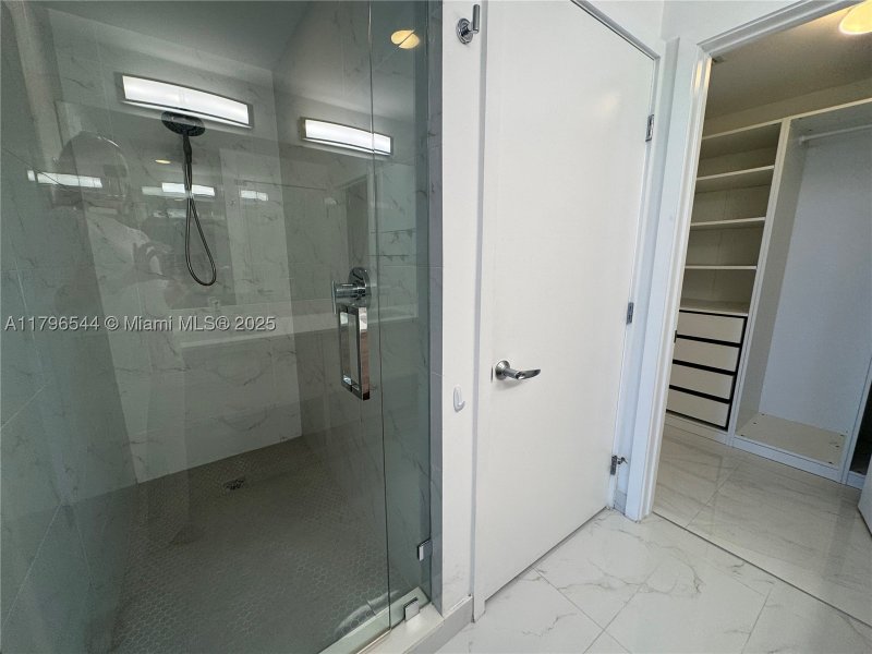 Comprar apartamento en The Harbour 1806 +1 park
