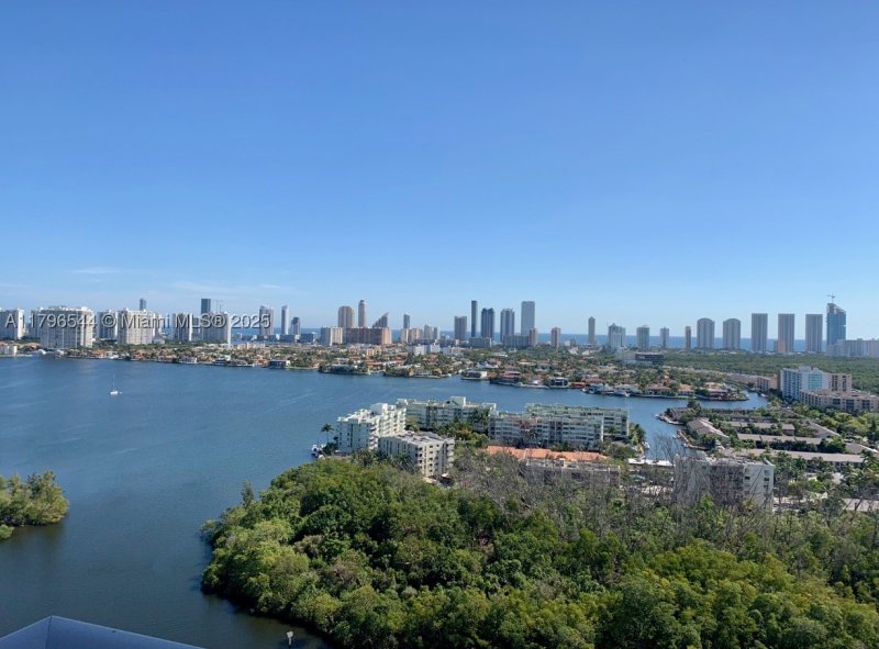 Comprar apartamento en The Harbour 1806 +1 park