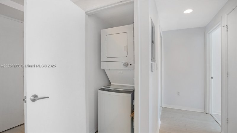 Condo for sale at 500 Brickell West Tower 1804