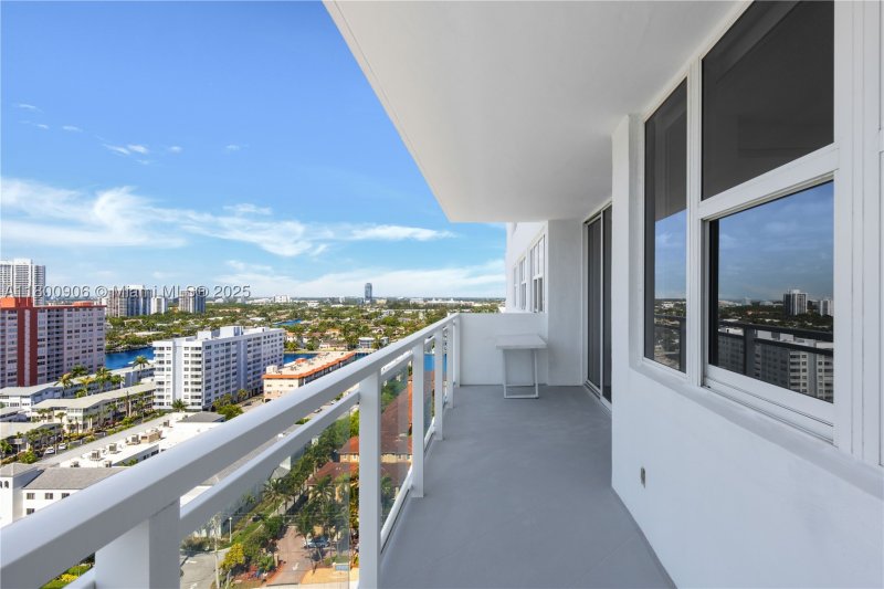 Condo for sale at Parker Plaza Estates 1708
