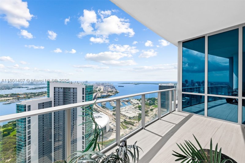 Condo for sale at Paramount Miami WorldCenter PH 5401