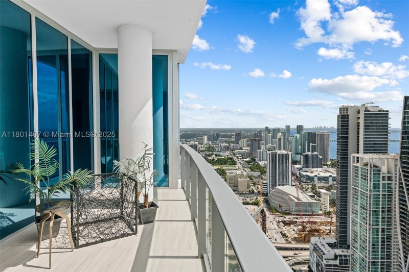 Condo for sale at Paramount Miami WorldCenter PH 5401