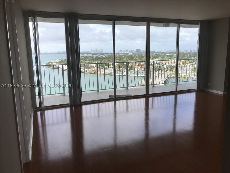 Comprar apartamento en Grandview Palace 2114