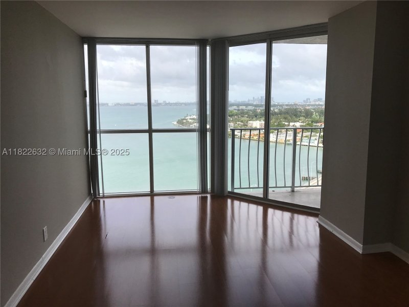 Comprar apartamento en Grandview Palace 2114
