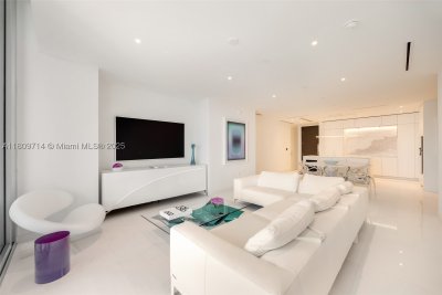 Comprar apartamento no Aston Martin Residences 5205W
