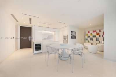 Comprar apartamento no Aston Martin Residences 5205W