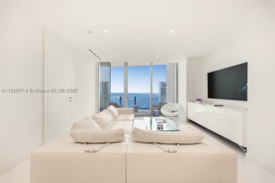 Comprar apartamento no Aston Martin Residences 5205W