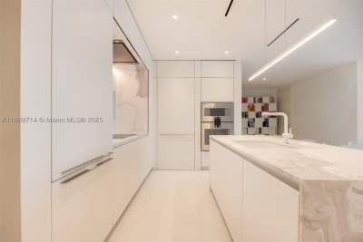 Comprar apartamento no Aston Martin Residences 5205W