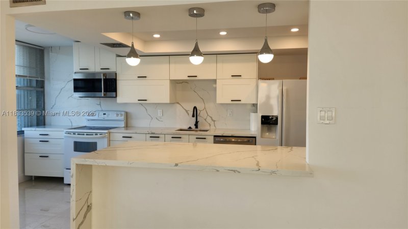 Condo for sale at Del Prado South Tower 1705