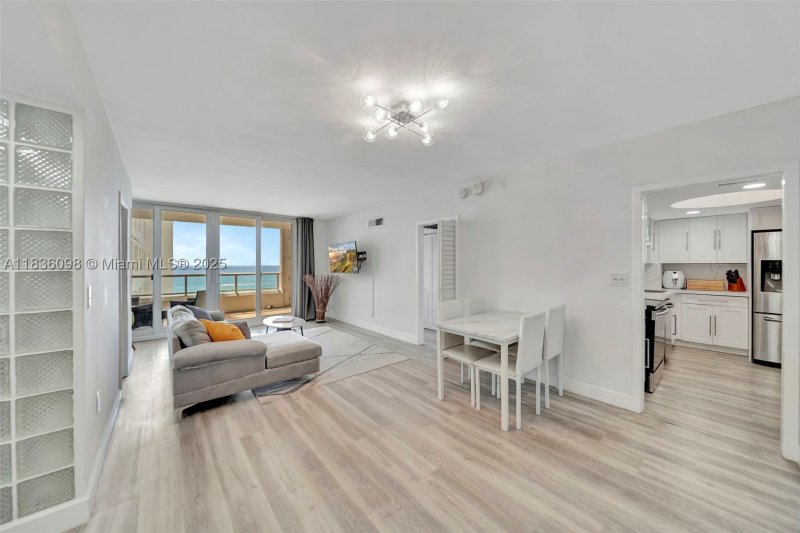 Condo for sale at Carriage Club North 815