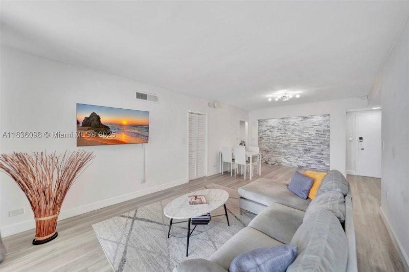 Condo for sale at Carriage Club North 815