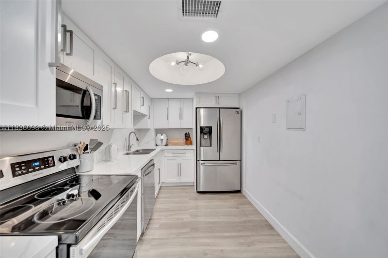 Condo for sale at Carriage Club North 815