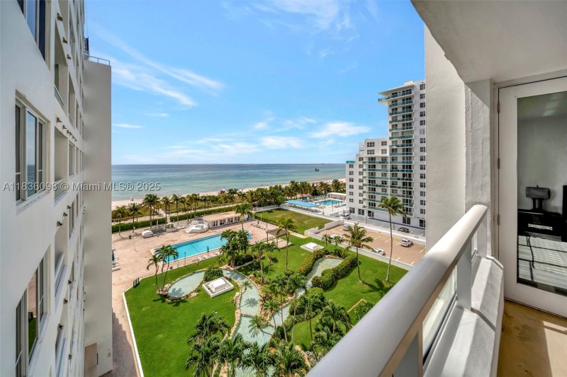 Condo for sale at Carriage Club North 815