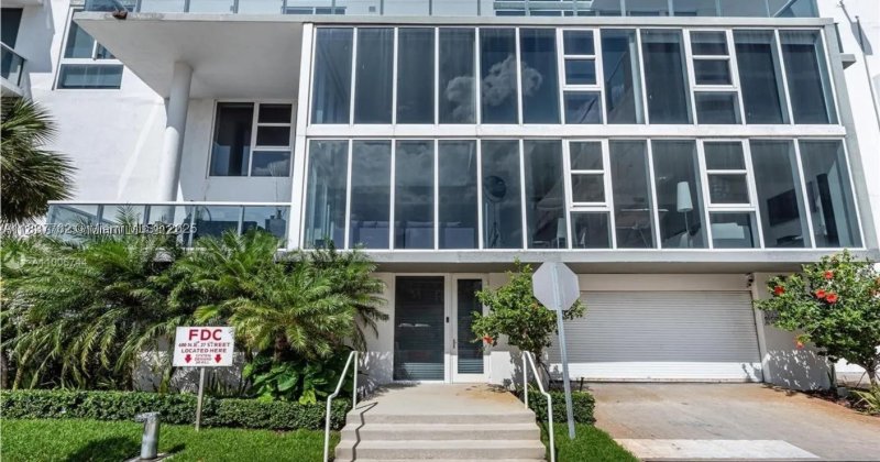 Condo for sale at Bay House 105