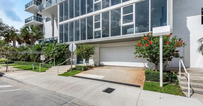 Condo for sale at Bay House 105