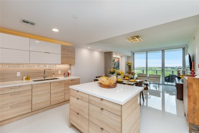The Harbour Apt #1503 +2Parki