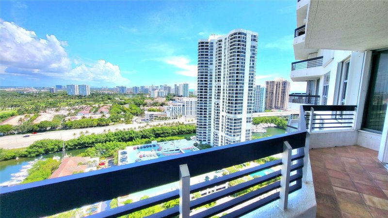 Condo for sale at Mystic Pointe 500 2508