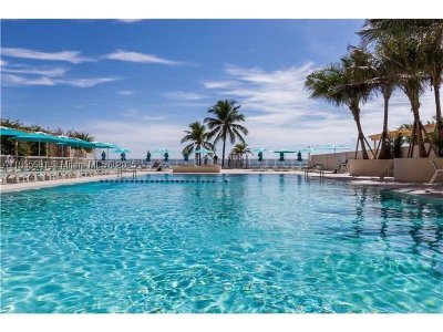 Aluguel de apartamento no The Wave Condo 1538