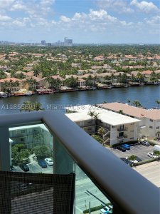 Aluguel de apartamento no The Wave Condo 1538