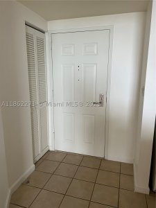 Comprar apartamento en Turnberry On The Green 1411