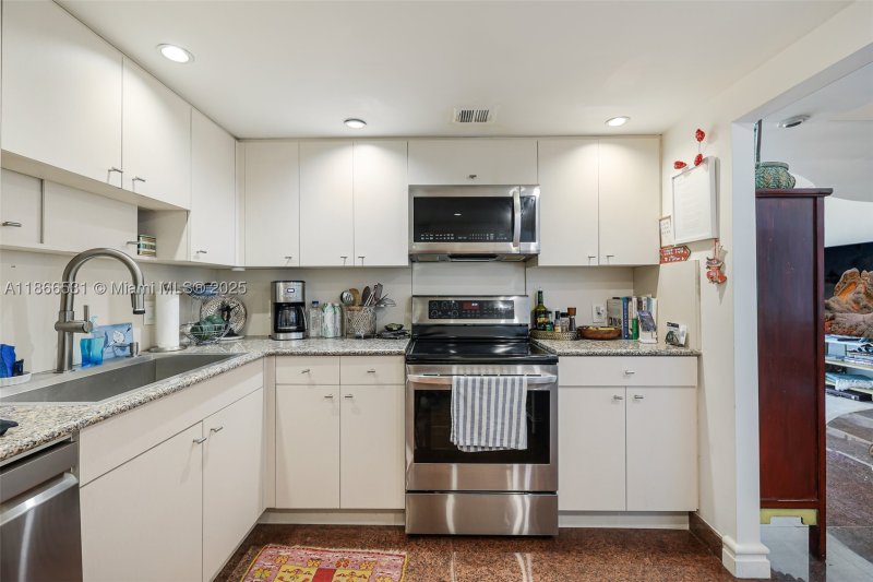 Condo for sale at Grove Isles Tower II B1603