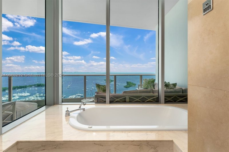 Comprar apartamento en Grovenor House 2801