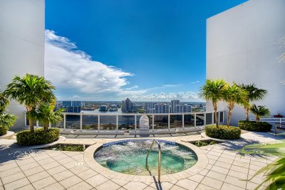 Aluguel de apartamento no Ocean Three 506 On 5th F
