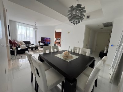 Aluguel de apartamento no Trump Tower Three 605