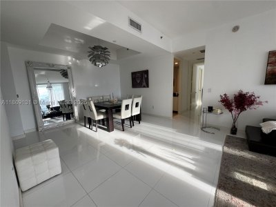 Aluguel de apartamento no Trump Tower Three 605