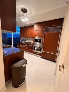 Aluguel de apartamento no Trump Tower Three 605