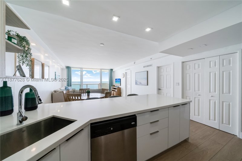 Condo for sale at Pavilion 1011