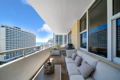 Comprar apartamento no 5600 Collins 12E