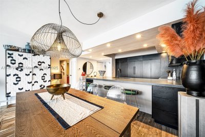 Comprar apartamento no 5600 Collins 12E