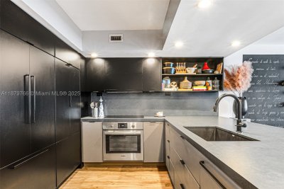 Comprar apartamento no 5600 Collins 12E