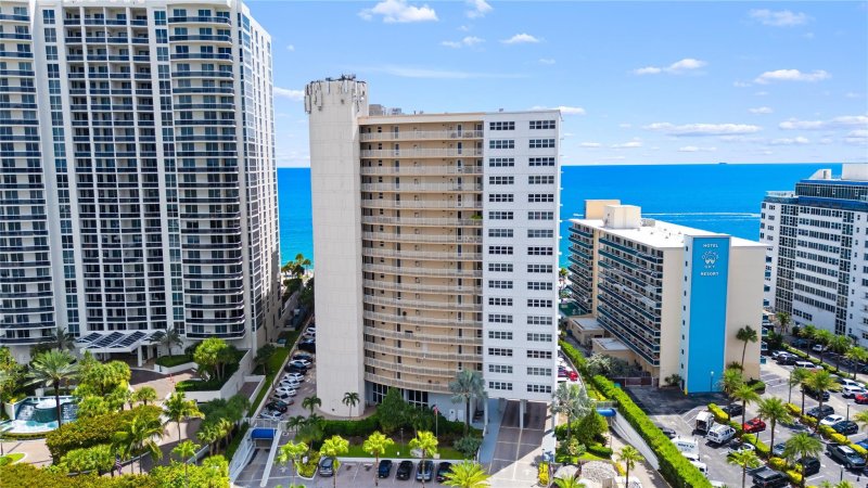 Condo for sale at The Galleon 304