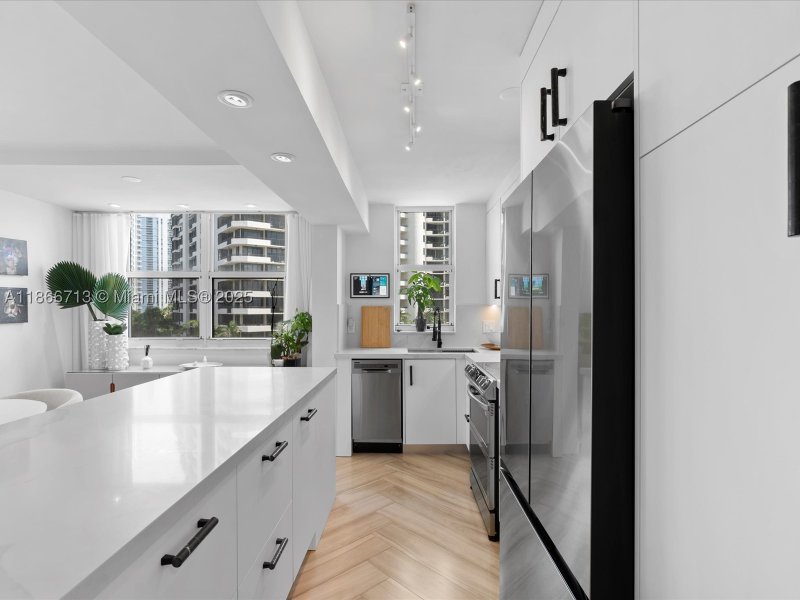 Condo for sale at Isola Brickell Key 701
