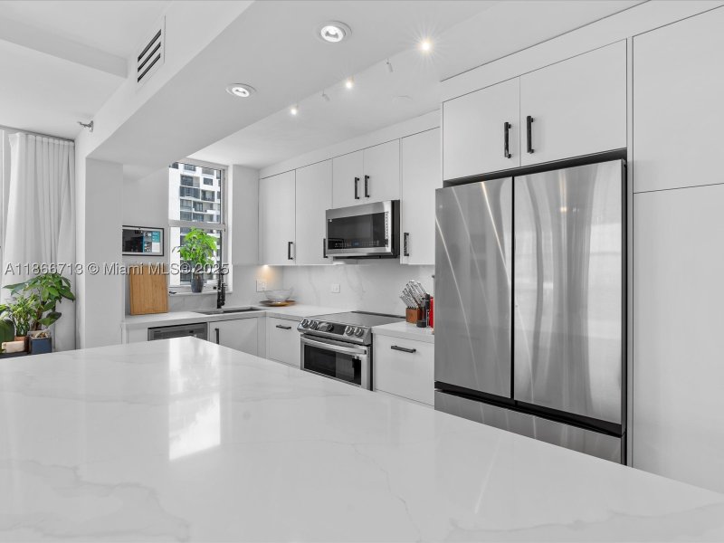 Condo for sale at Isola Brickell Key 701